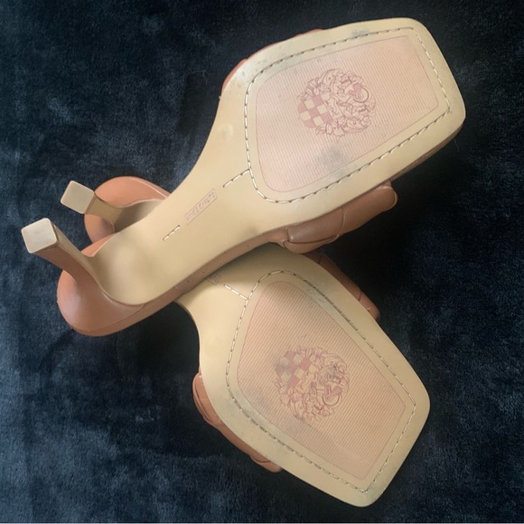 Vince Camuto sandal with heel - Picture 2 of 3